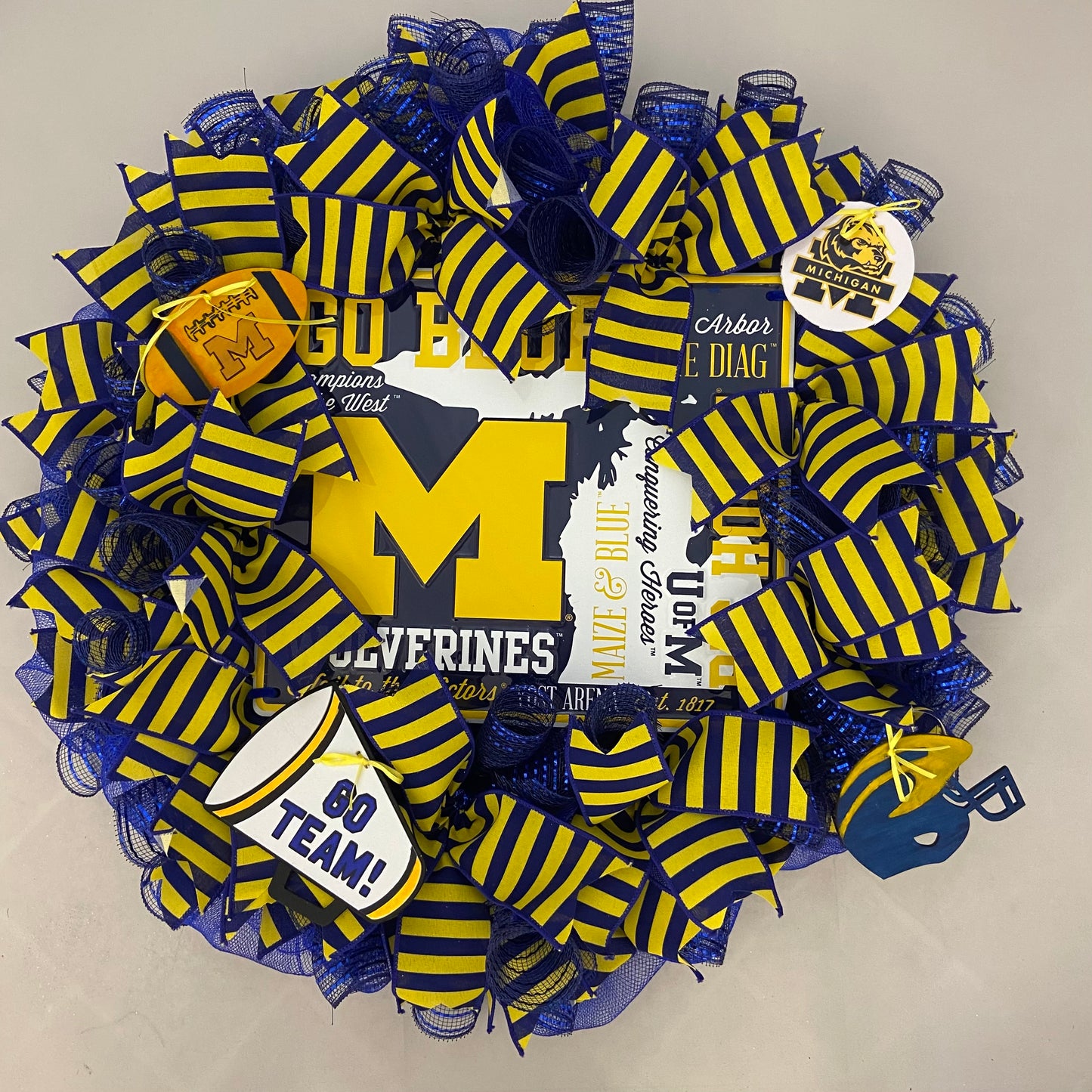 Wolverine Pride Wreath – 28” University of Michigan Game Day Decor
