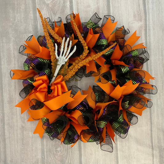 Grabbing Halloween – 24” Spooky Wreath with Skeleton Hand & Sparkle